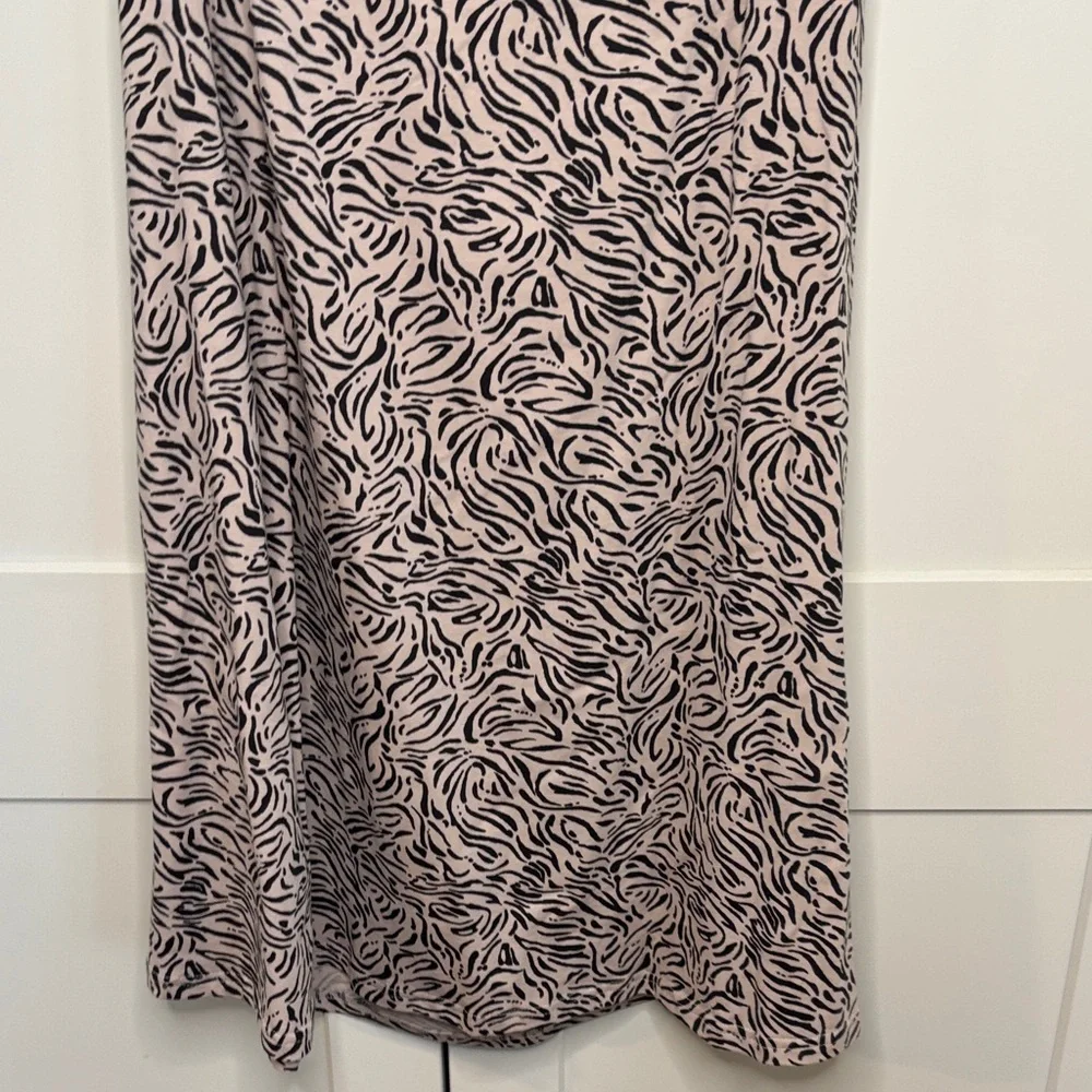 Chic Brown and Cream Patterned Midi Dress - Picture 4 of 6